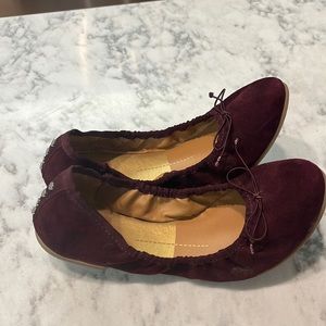 Flats- burgundy color